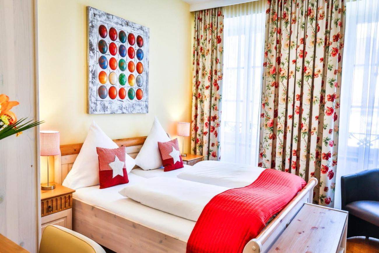 Hotel Zum Goldenen Loewen Baden-Baden Rum bild