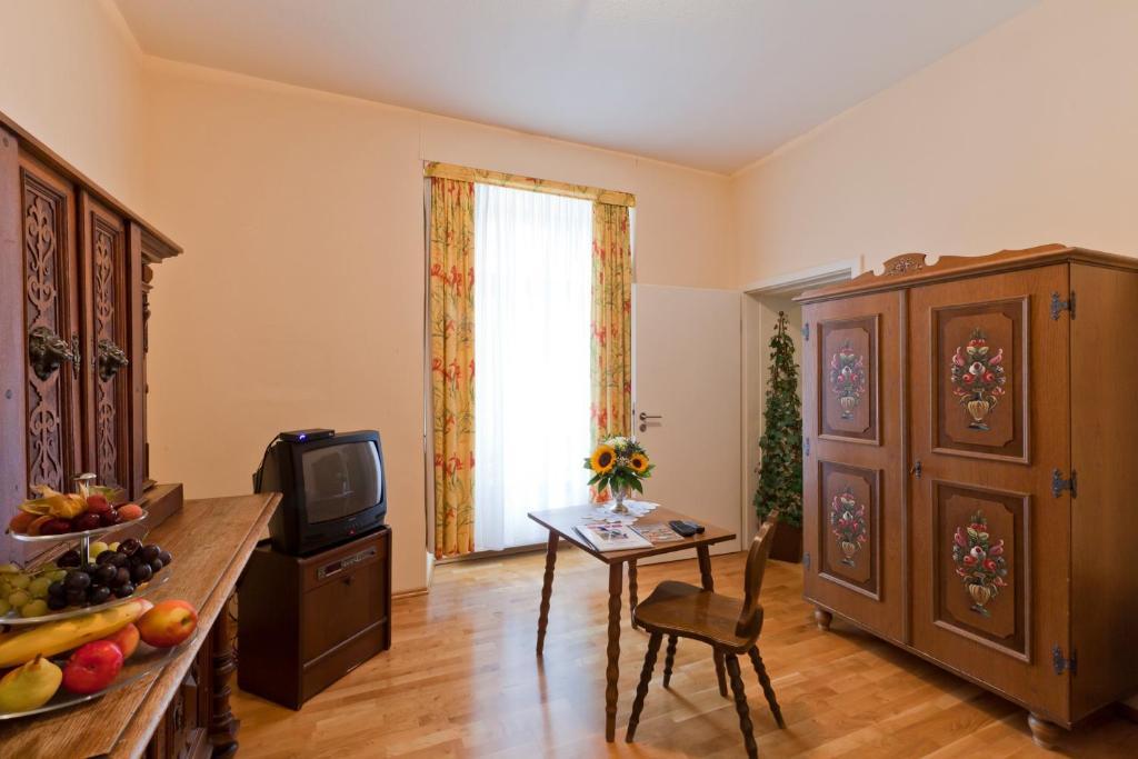 Hotel Zum Goldenen Loewen Baden-Baden Rum bild